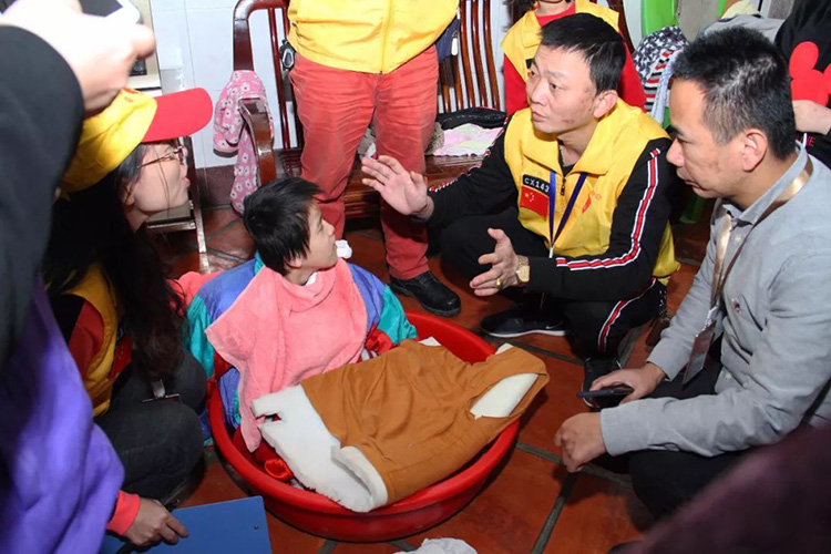 扶贫慰问送温暖——尊龙凯时人生就是博潮汕爱心公益行动 扶贫慰问送温暖——尊龙凯时人生就是博潮汕爱心公益行动
