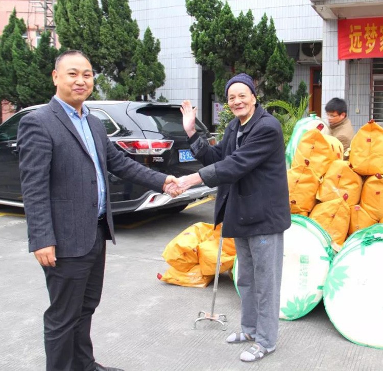 关爱长者送温暖——尊龙凯时人生就是博爱心公益行动
