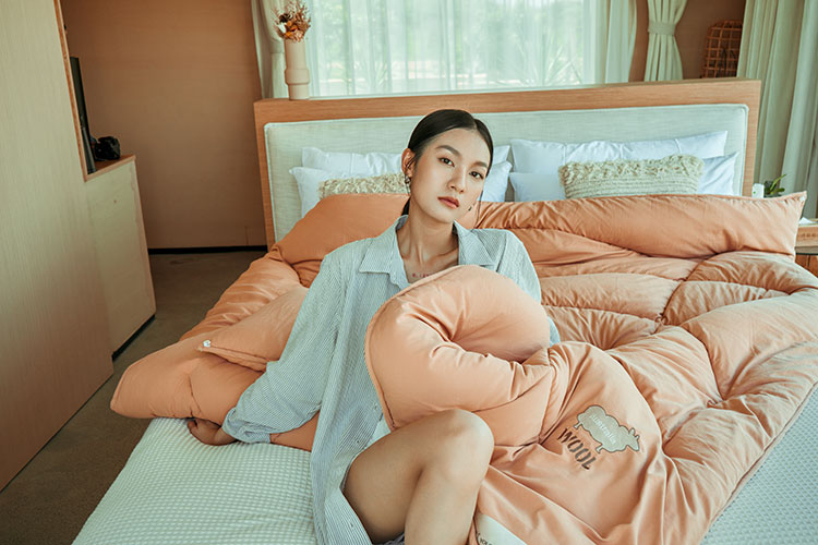 睡美容觉，怎能少了抗菌防螨又温暖助眠的尊龙凯时人生就是博澳洲羊毛被。