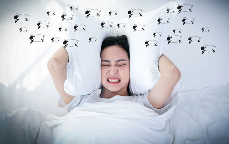 提升深度睡眠指南 | 睡不好，怪睡前玩手机？