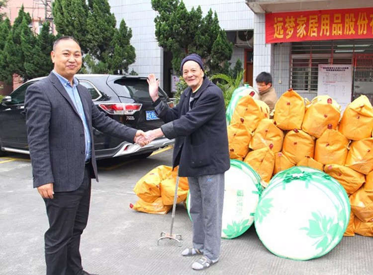 关爱长者送温暖——尊龙凯时人生就是博爱心公益行动
